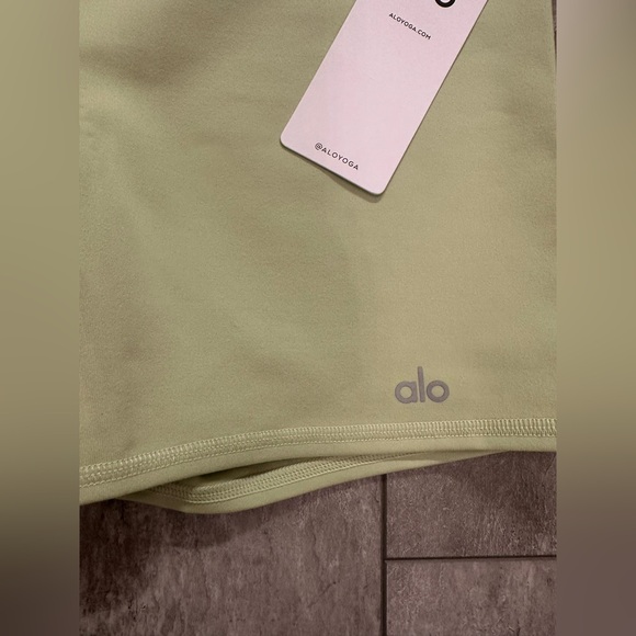 Alo Yoga High-Waist Biker Shorts 5” Inseam Iced Green Tea Size Large NWT - Picture 2 of 5